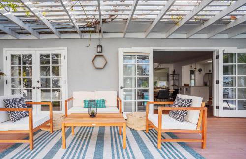 Enchanting Sherman Oaks Home With Pool permit #HSR two five zero zero 3222 - Foto 27