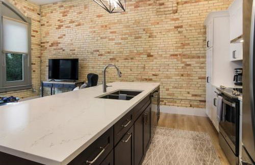 Golden Lofts Unit 4 Downtown Traverse City 2BD 2BA - Foto 10