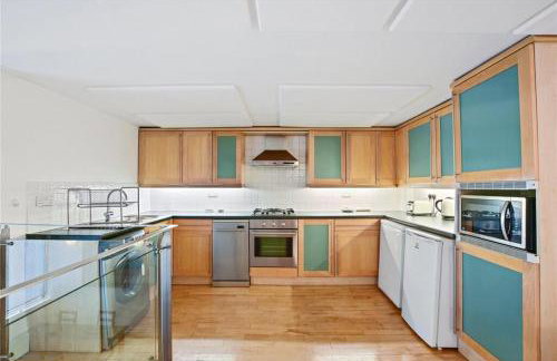 Designer Soho Loft - Photo 12