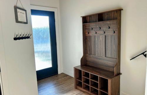 Peaks & Pines Modern Gem, 2 Kings, Bunks, Hot Tub, Walkable, Kid's Cove - Foto 28