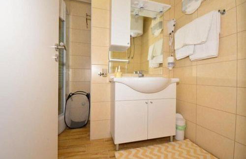 Holiday Home Belmondo- Three Bedroom Home with Terrace and Private Pool A6 - Photo 33