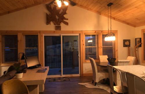 Serene Rustic Farmhouse Mountain Cottage (Sleeps 4) - Foto 9