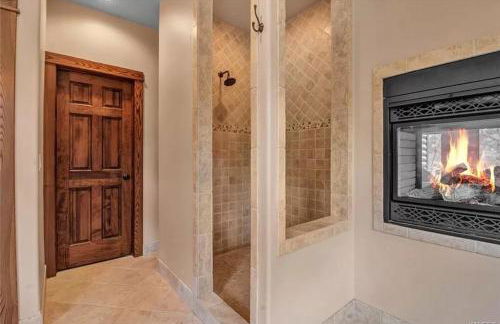 Luxurious Chalet! Hot-tub, Bonfire & Ideal Location for Skiing & Town - Foto 16