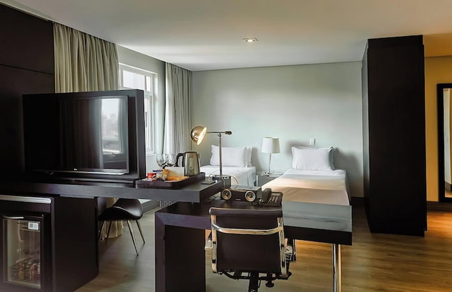 Manhattan On Floor - Photo 38