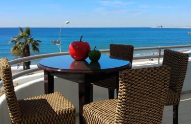 Villa Venecia, Apartamento de Lujo en 1º línea de playa + parking - Photo 1