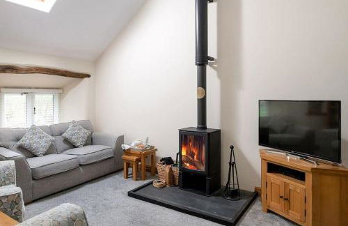 GORSE BARN - A cosy barn conversion in North Wales with a log burner - Photo 2