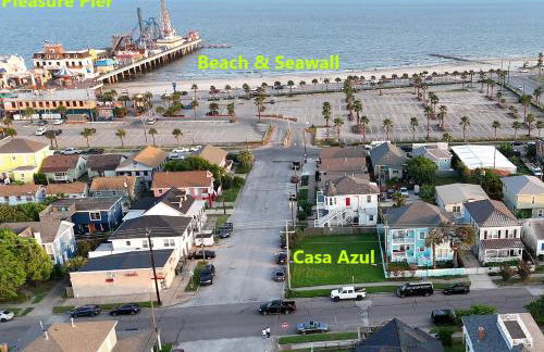 Furnished Home for Traveling Nurses, Corporate Stay Mid-Term Galveston-only 10Min to UTMB-7 Min to Cruise Port-1 Block to Beach Pleasure Pier- Large 3Bed-2Bath-7 Beds-CasaAzul 2605B - Foto 1