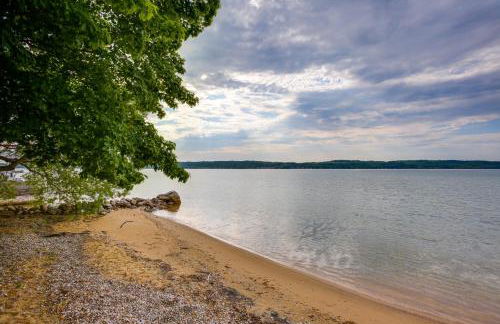 Fireplace! Waterfront Gem Near Leelanau Wine Trail - Foto 25