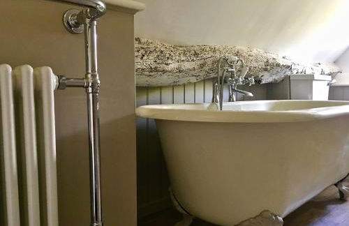 Beautiful stylish 2 bed apartment with free parking - Photo 13