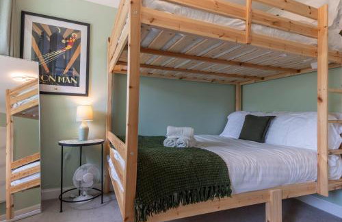 Perfect Family Retreat with Hot Tub, Nr the Lakes - Foto 32