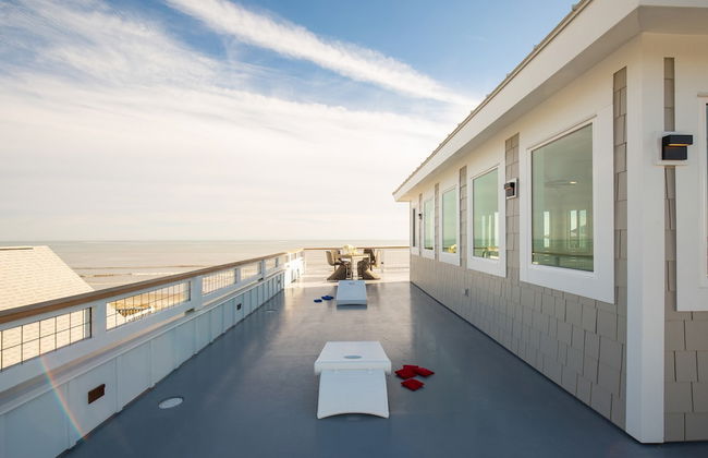 Ocean's Eye by Avantstay Beach Front Home w/ Roof Top, Pool & Putting Green! - Foto 33