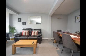 Chessington Blue with parking - Photo 9