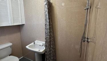 Your Lake side Retreat Sleeps 10-12 Nr Park & Sea - Foto 5