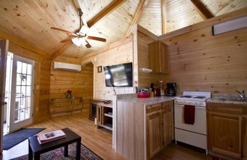 Romantic Yurt Getaway with a Private Hot Tub near Beckley, West Virginia - Foto 7