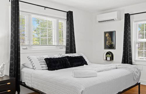 Modern Apartment with Parking & Prime Location - Foto 19