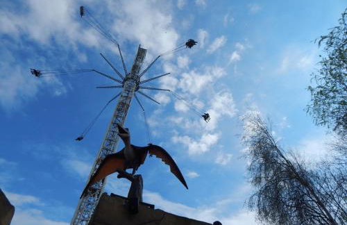 AMC Flamingo Land Caravan, Motorhome & Campervan Hire - Foto 19