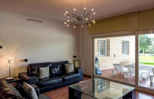 Casa Chalet Villa con piscina, jardín y aire acondicionado cerca de Valencia en La Eliana-L'Eliana - Foto 3