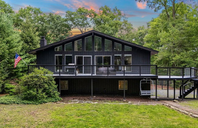 The Evergreen Escape by Avantstay Modern Cabin w Volleyball Court Hot Tub - Foto 3