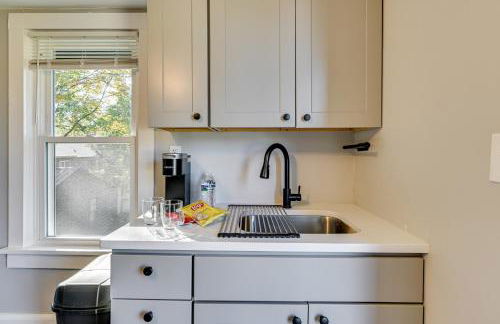 2 Mi to Uptown Centrally Located Kingston Apt! - Foto 8