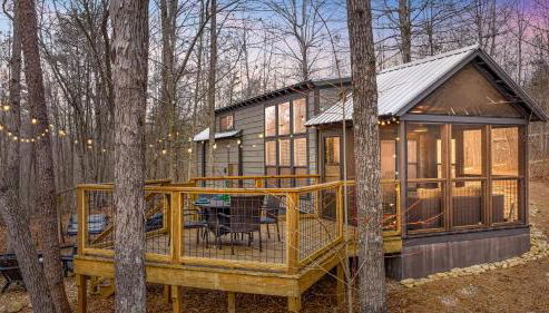 River Cabin - Fire Pit, Kayaks, Games, Dog Park - Foto 4