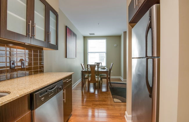 Bluebird Suites near AutoZone Park - Foto 18