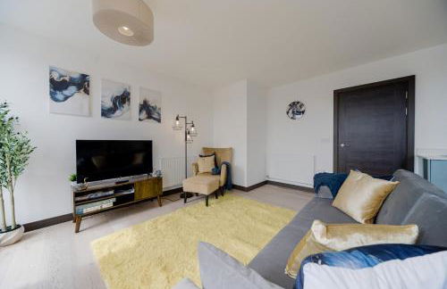 Step Free 2 Bed 2 bath Oasis FlatIClose to David Lloyd Gym with Fully Equipped Kitchen& Parking in DartfordIMins from station and 45 mins into Central London - Photo 28