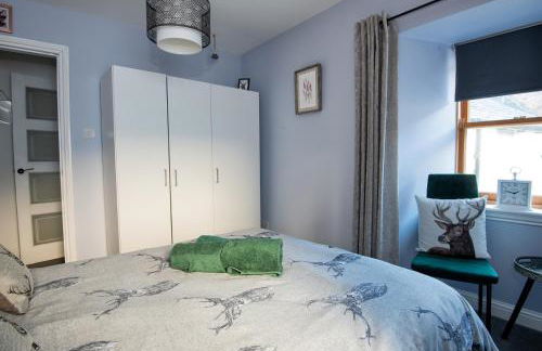 Charming 2 Bedroom Flat in the Heart of Kirriemuir - Foto 32