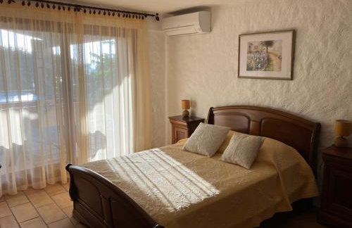 Villa A Scopa à Lumio en Corse avec piscine chauffée, vue mer panoramique, climatisation, jardin arboré de 3000m2, 10 pers, 5 Chb, 4 Sdb - Foto 13