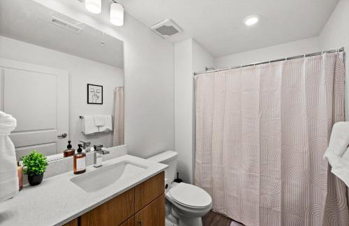 Modern Downtown 2BR 2BA Near Delta Center with Fire Pit BBQ and City Views - Photo 34
