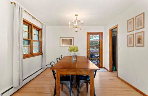 Charming Countryside Home with Yard and Office - Foto 13