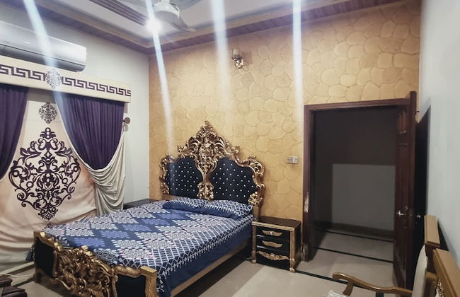 Impeccable 4-bed Villa in Gujrat - Photo 9