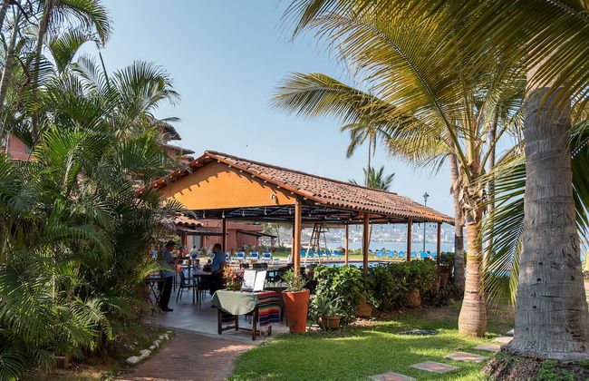 Villa Facing the Beach in a Large Terrace 7 Pools, Tennis Courts, 247 Security - Foto 24