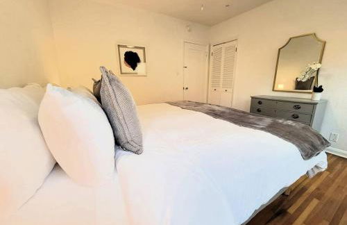 Glamorous Getaway: Exclusive 1BR LA Hotspots - Foto 12