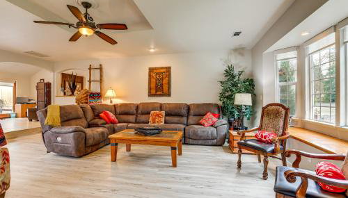 Hot Tub and Huge Patio Home 5 Mi to Old Town Auburn - Foto 5