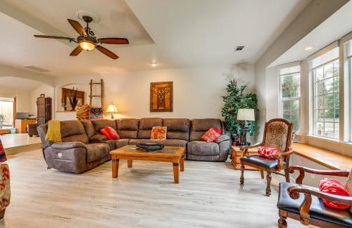 Hot Tub and Huge Patio Home 5 Mi to Old Town Auburn - Foto 5