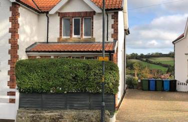 Hideaway between Coast and Moors in a beautiful Village apartment - Photo 31