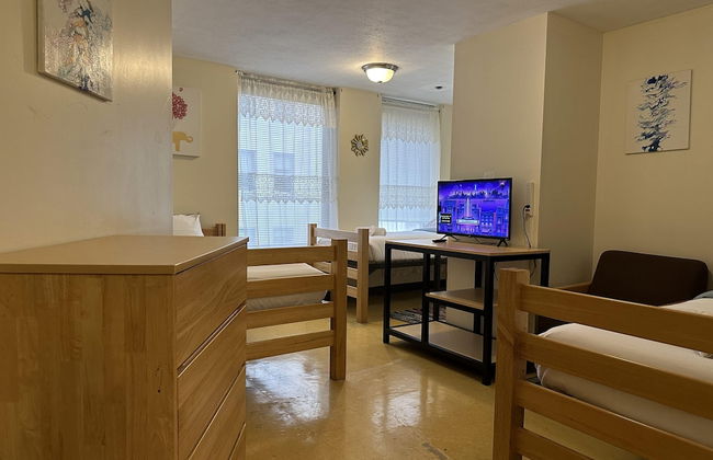 Cozy Downtown Apartment TV Walk Everywhere - Photo 4