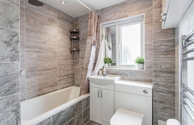 Immaculate 2-bed Apartment in Dagenham - Photo 22