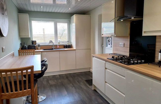 Charming Wentworth Lodge With Countryside Views - Photo 10