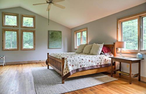 Berkshires Home on 11 Acres with Pond and 2 Fire Pits! - Foto 15