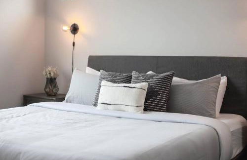 Zen Haus* Lavish Getaway w/ Gym, Sauna, Hot Tub - Foto 68