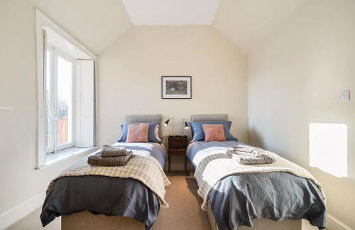 Artist's Studio - Photo 35