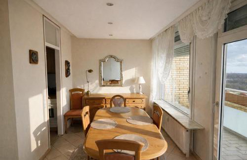 Zentrales Apartment für bis zu 6 Personen mit Balkon, Parkplatz, Waschmaschine & direkten Einkaufsmöglichkeiten - Foto 2