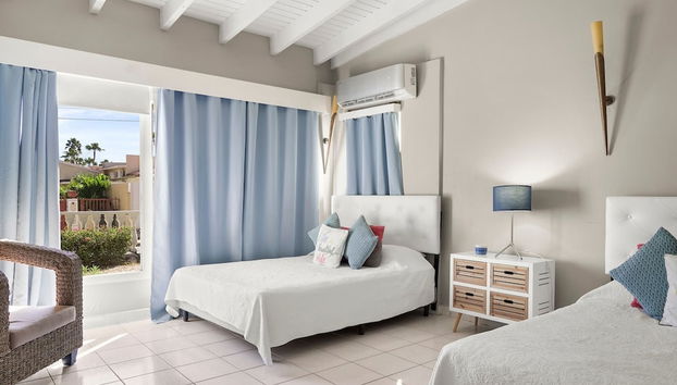 Large Villa-pool-6 Room-sleeps 14-nearby Marriott - Foto 5, Habitación