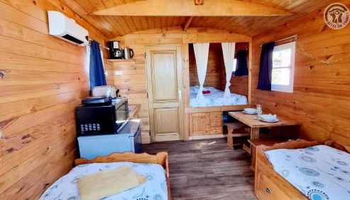 Roulotte et Jacuzzi de Rachel au Domaine du Reuze - Foto 3