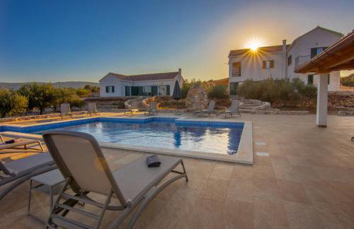 Villa Luisa Pucisca - 2 Häuser, 6 Schlafzimmer Insel Brac - Pool, Grill, Kamin, Tischtennis, Boccia - Foto 4