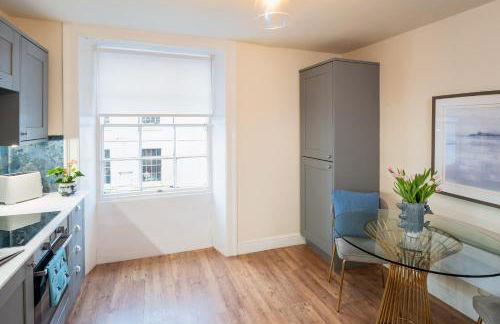 Luxury Flat Sleeps 3 Central Lyme Regis - Photo 4