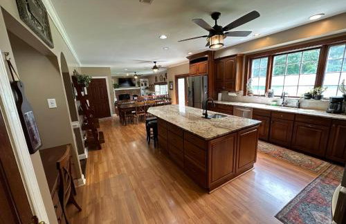 Large Home with Pool & 7 bedrooms; sleeps 21 - Foto 19