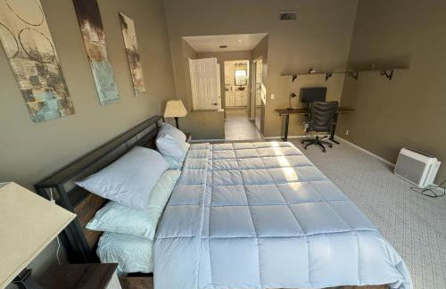 Riverside Views & Pool Retreat - Foto 41