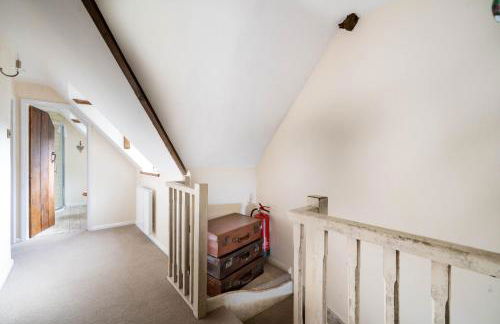 Cotswold Thatched Cottage - Photo 29